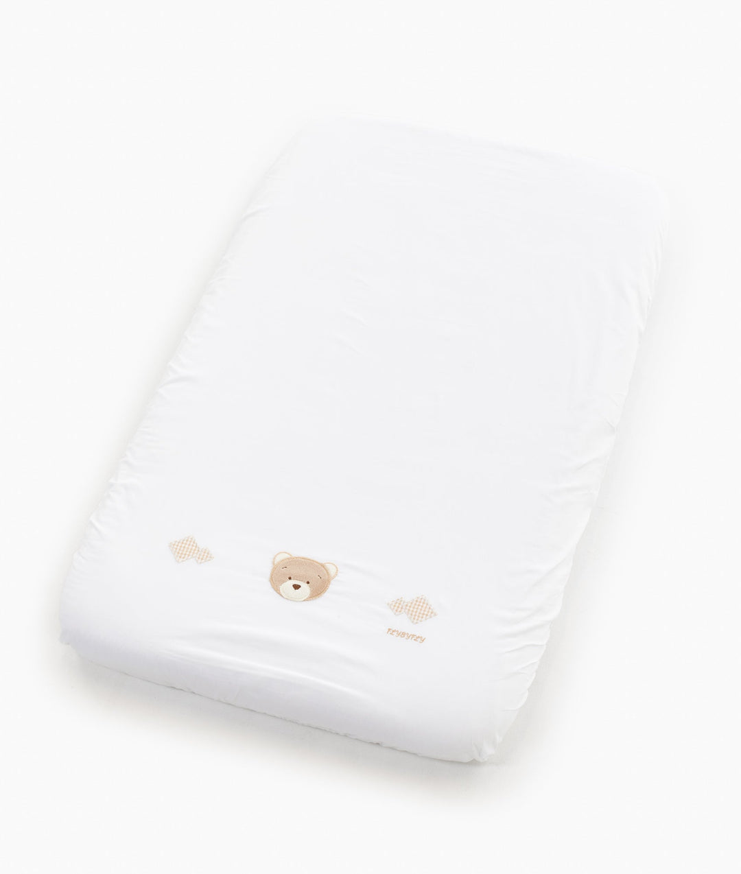 White 100% cotton fitted sheet stretched over bassinet mattress with central bear embroidery