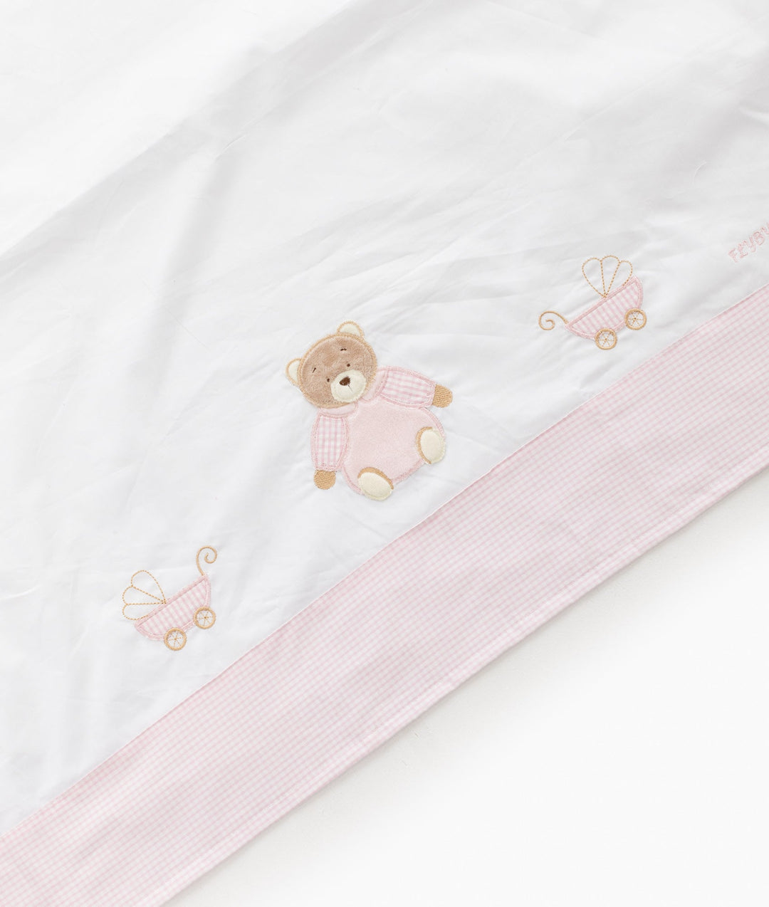 Flat sheet for cot in white and pink